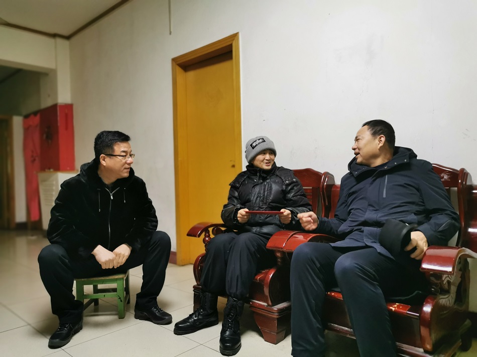 集团公司节前走访慰问困难职工