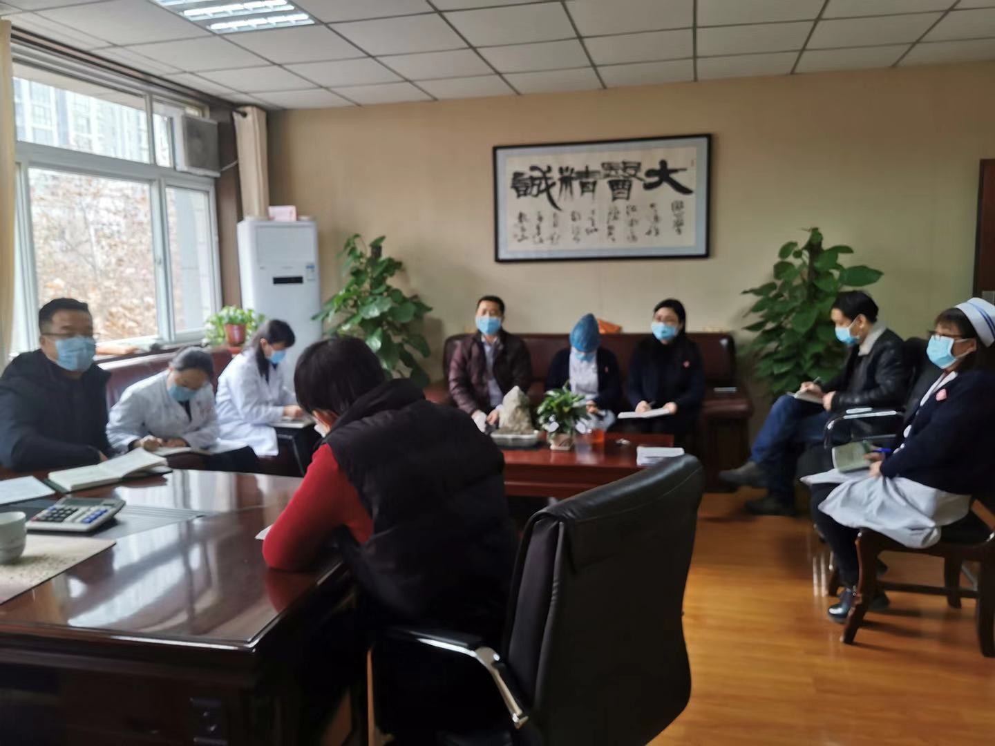 我院紧急召开疫情防控专题会议
