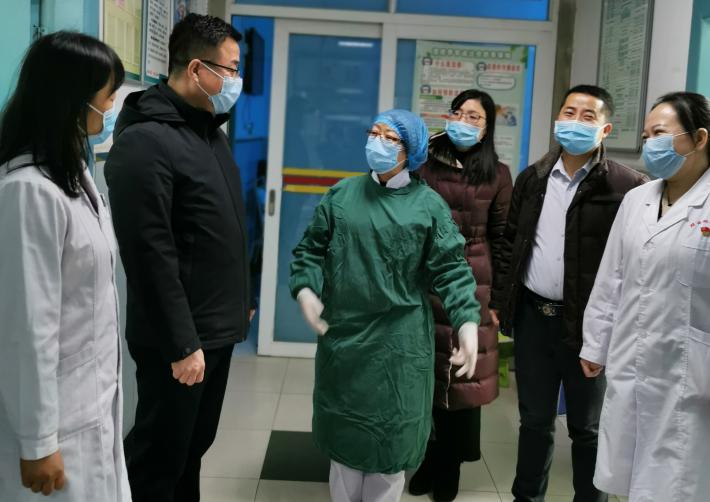 用行动书写使命与责任 全力以赴抗击疫情