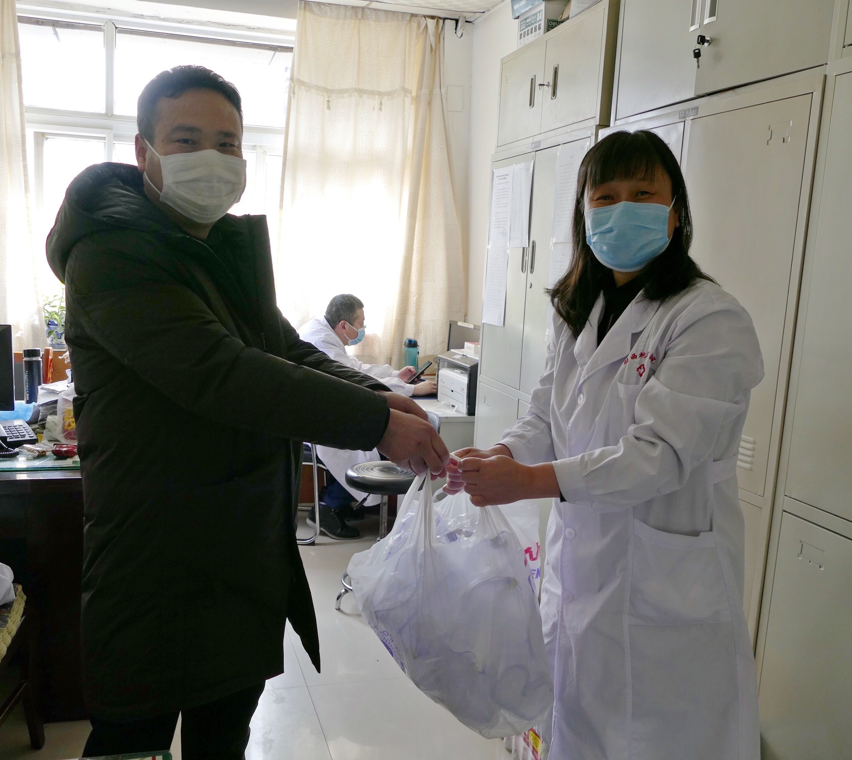爱心企业情系一线 捐赠物资共抗疫情