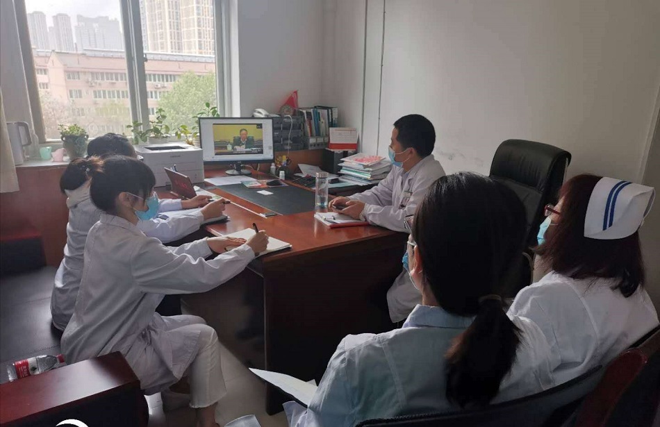 地矿医院参加全国医疗机构内部管理防止疫情反弹相关工作视频会议 白曼.jpg