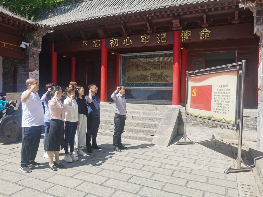 传承红色基因 创新护理发展—陕西地矿医院举行护士节庆祝活动2.jpg