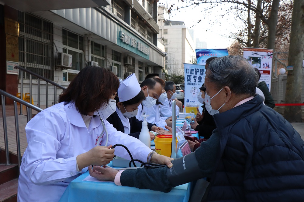 关爱听力健康 聆听健康未来|陕西地矿医院开展爱耳日义诊活动
