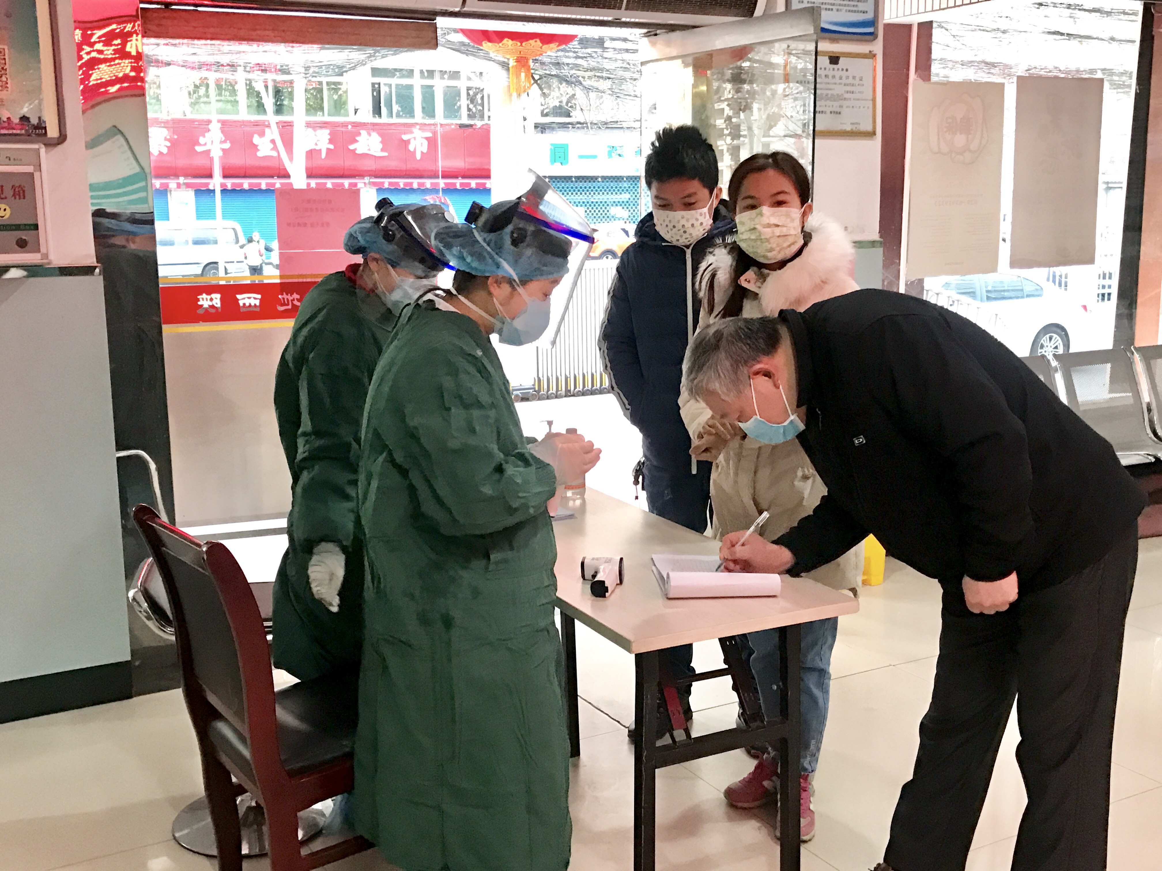 20200217/5e4a4ff5df342.jpg 坚守住 守好门镜头一2.jpg